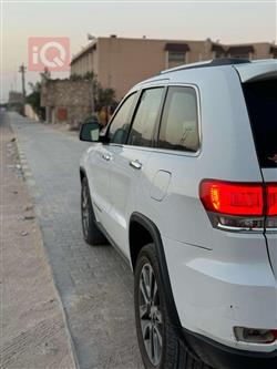 جیپ گراند شیرۆکی